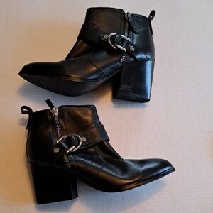 MARC FISHER Leather Chunky Heel Size 8.5 Booties